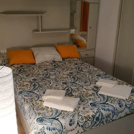 Apartament Hi 5 *