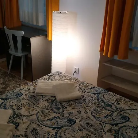Apartament Hi 5 *